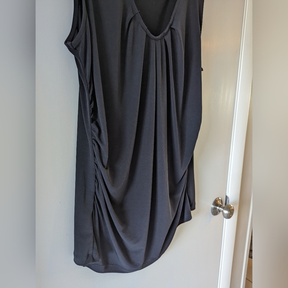 New York Company Black v-neck sleeveless blouse, size XL - Picture 3 of 4